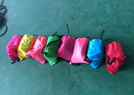 Leicht tragendes aufblasbare Schlafcouch-buntes Drucken für das Strand-Stillstehen