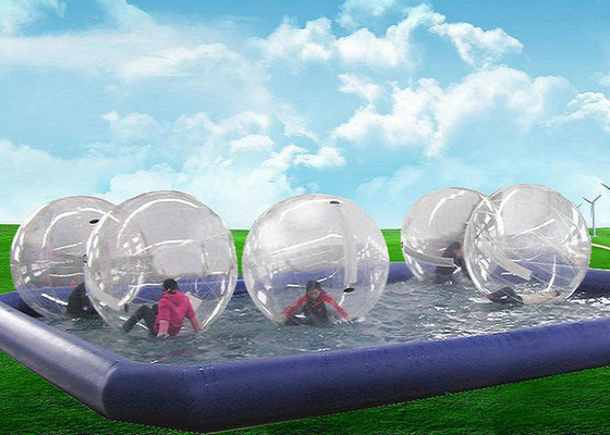 Mann machte das aufblasbare Swimmingpool-Logo, das vierfache nähende Techniken druckt