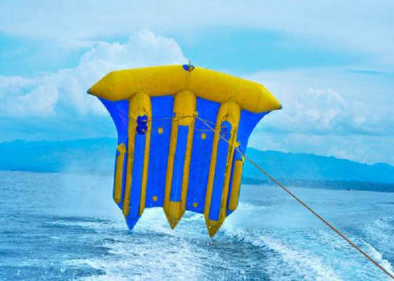 Blaue und gelbe Fliegen-Fischerboote, großes Explosions-Spielwaren-Sonnenlicht-im Freien UVbeständiges