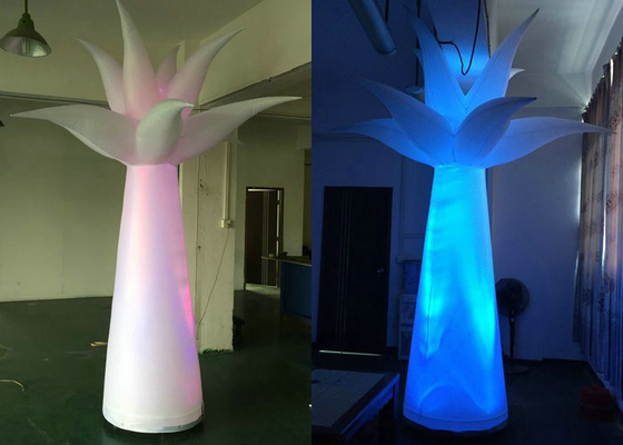 Die Palme-Formung leuchten Inflatables kundengebundener Höhe für Werbekampagnen