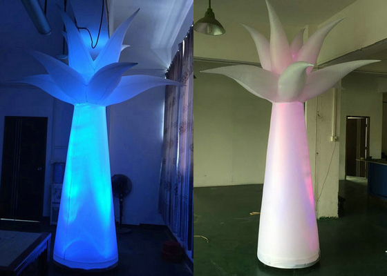 Die Palme-Formung leuchten Inflatables kundengebundener Höhe für Werbekampagnen