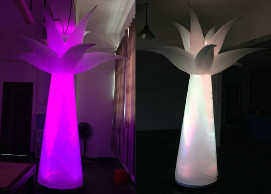 Die Palme-Formung leuchten Inflatables kundengebundener Höhe für Werbekampagnen