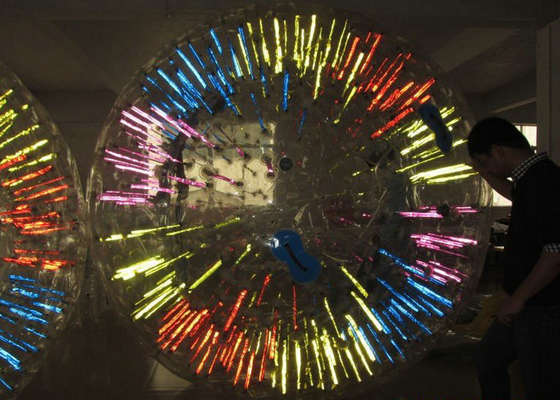 LED beleuchtetes aufblasbarer Hamster-Ball-wasserdichtes Unterhaltungs-Sport-Spiel im Freien