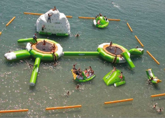 Kombiniertes Entwurfs-aufblasbarer Wasser-Park-bleifreies Safe für Kinderdas spielen