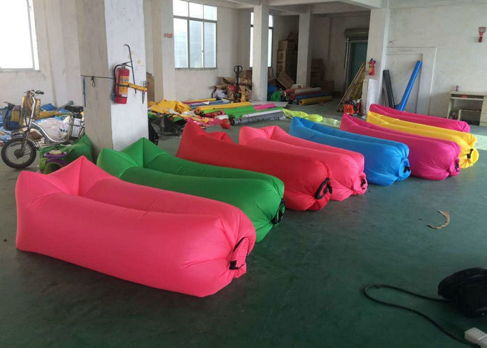 Leicht tragendes aufblasbare Schlafcouch-buntes Drucken für das Strand-Stillstehen
